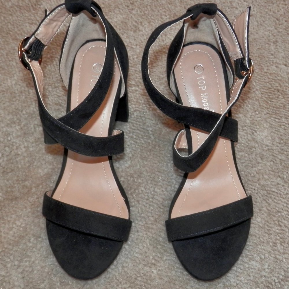 TOP MODA BLACK SUEDE CRISSCROSS ANKLE  STRAP 3.5 IN HEELS * SIZE 6 * LIKE NEW *
